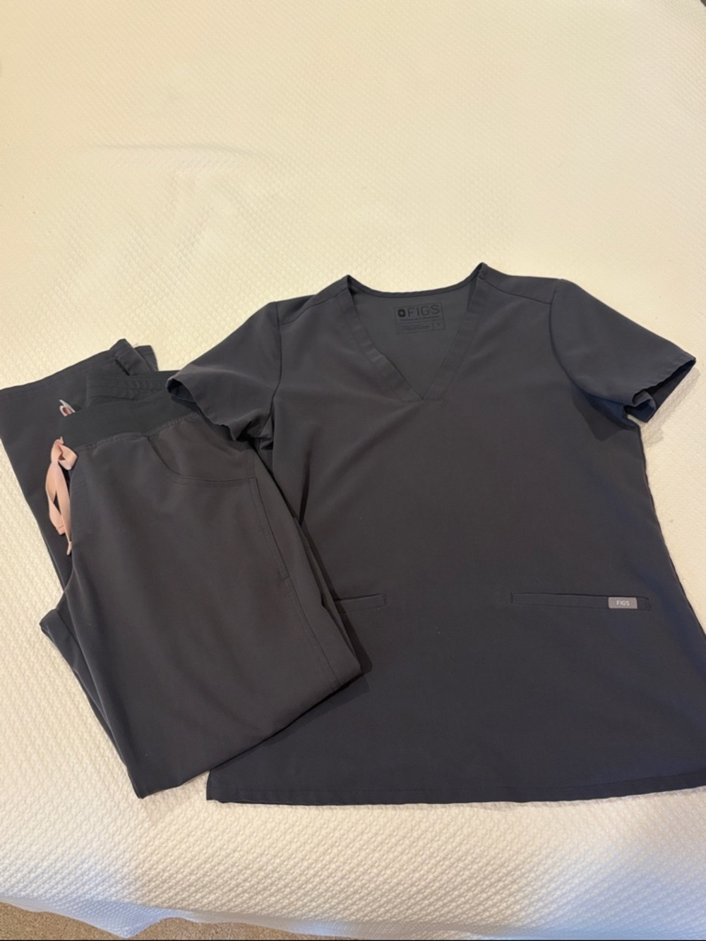 Figs Women's Scrub Top & Pants in Charcoal